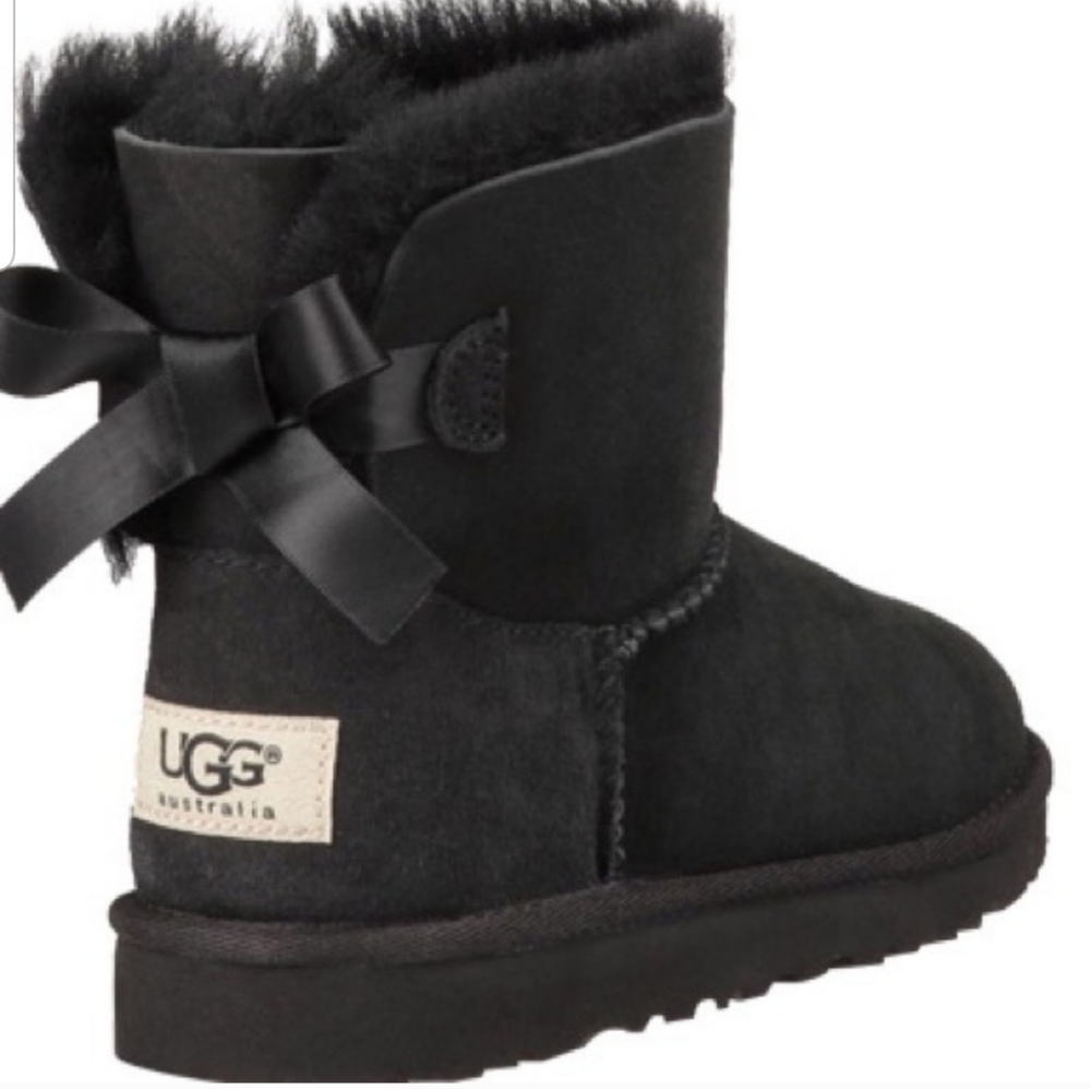 BNWT BLACK MINI BAILEY BOW UGGS